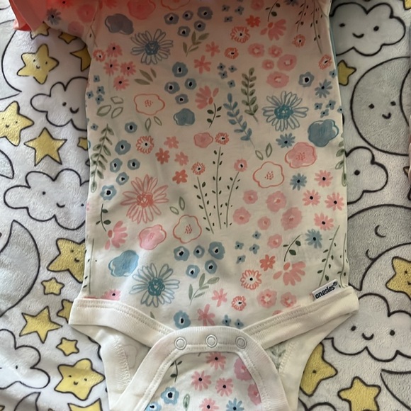 Gerber Onesie Bundle - Picture 4 of 5